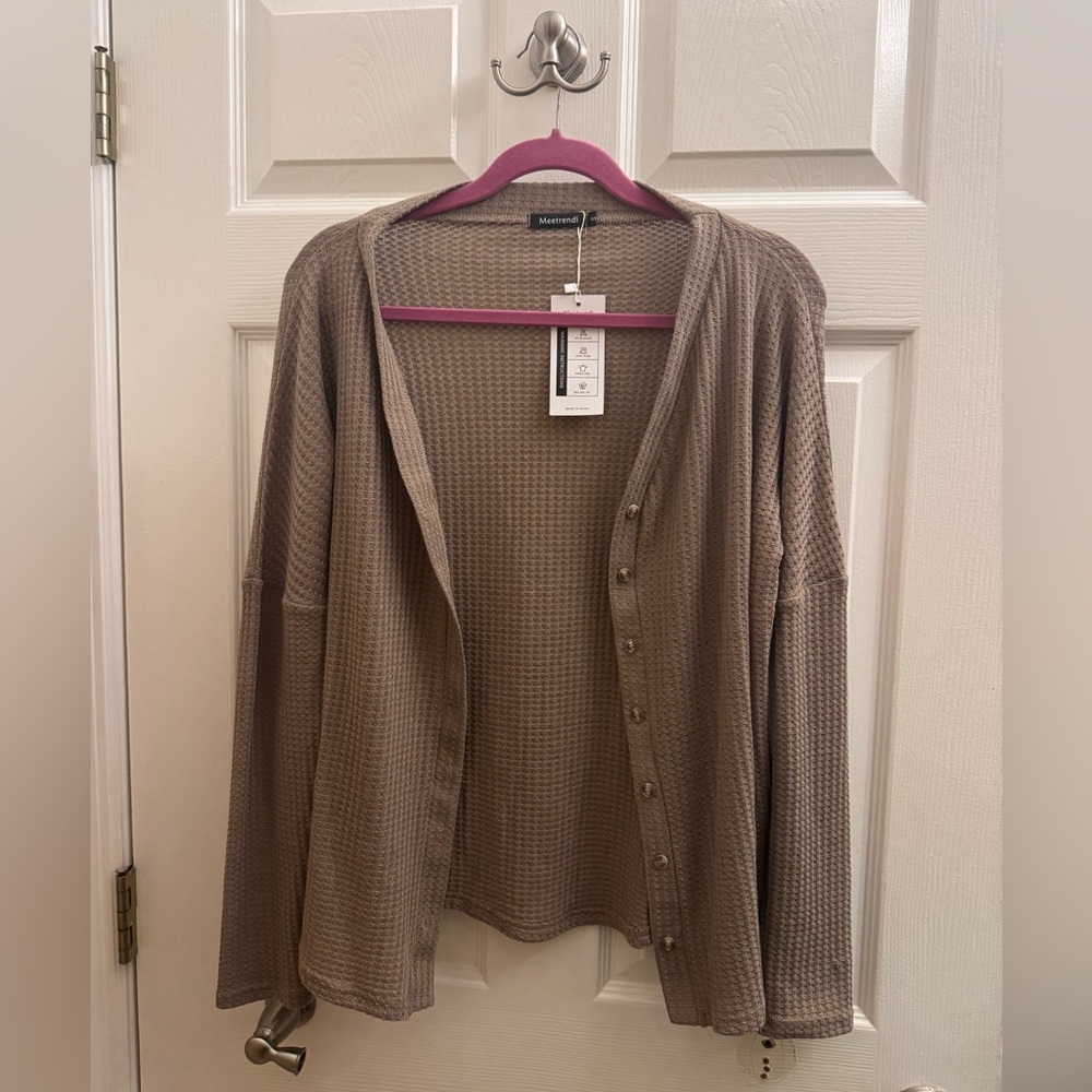 NEW WITH TAGS. Women’s Meetrendi Cardigan. Size S